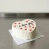 heart-bento-2-lg بنتو القلب الأبيض — زاوية 3/4 على ورق